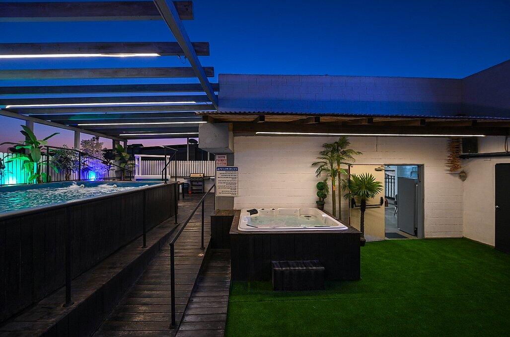 רוף טופ מרכז  16  לופט 4 יו