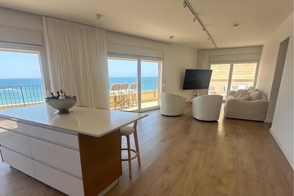 גורדונס - גג על הים מרכז  7  לופט 4 יו