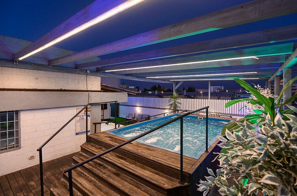 רוף טופ מרכז  15  לופט 4 יו